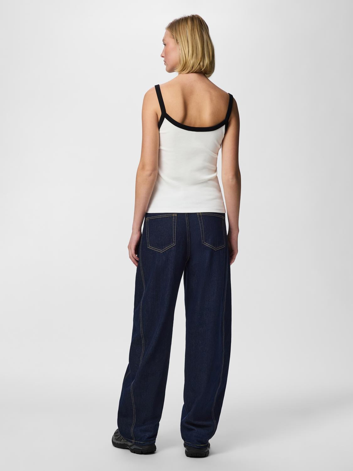 model_shot-back